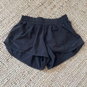 LULULEMON Hotty Hot shorts 2.5” size 4